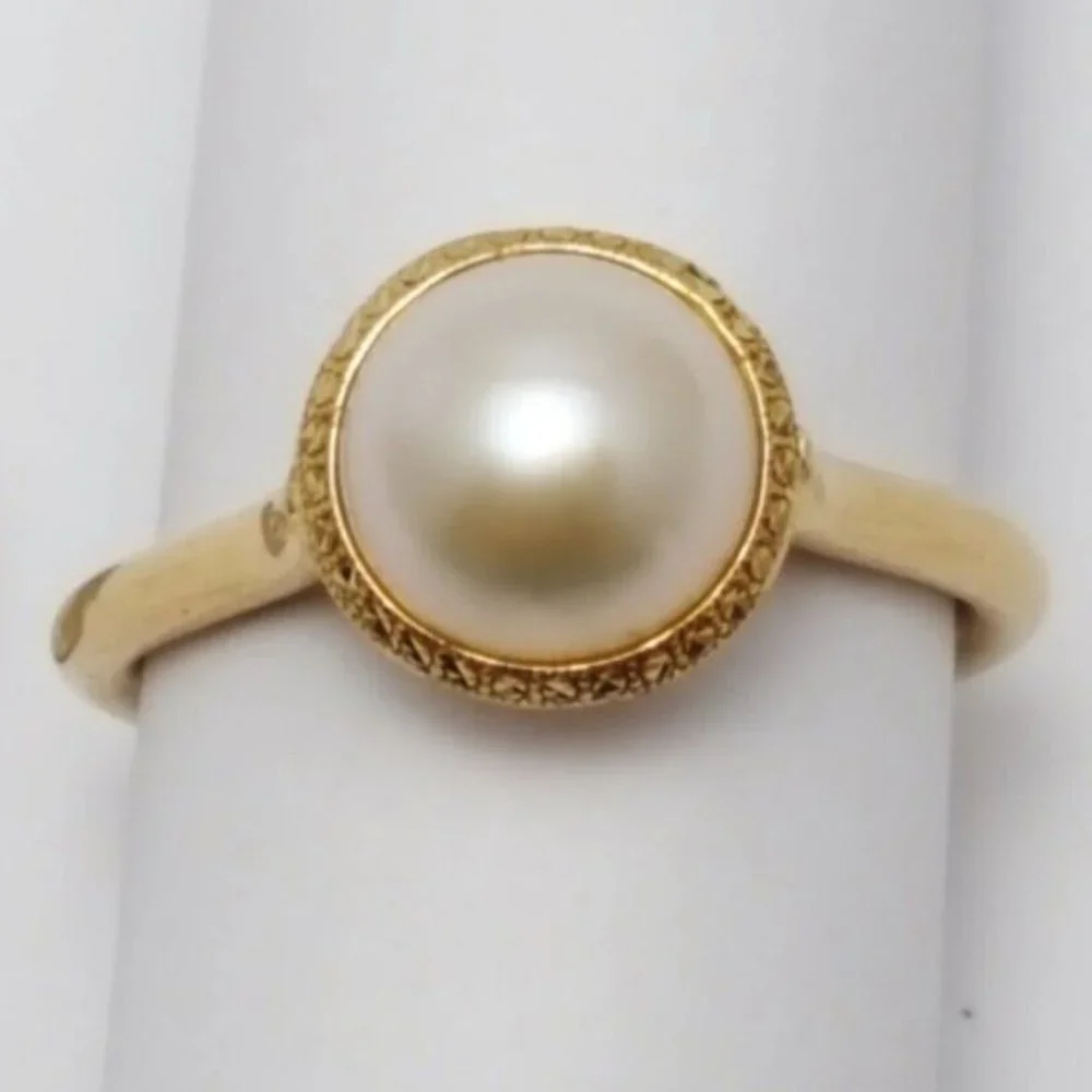 Beautiful 18K Karat Yellow Gold Designer Diamond Cut Pearl Ring - Size 10